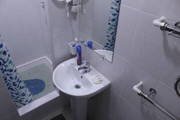 Фото номера  Стандартный двухместный номер с 2 отдельными кроватями Гостиница 12 Месяцев г. Печоры 5
