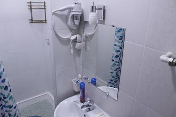 Фото номера  Стандартный двухместный номер с 2 отдельными кроватями Гостиница 12 Месяцев г. Печоры 6